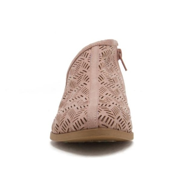 Moving Sale! Perforated tuxedo ankle BOOTIE Size 6 - Picture 2 of 4